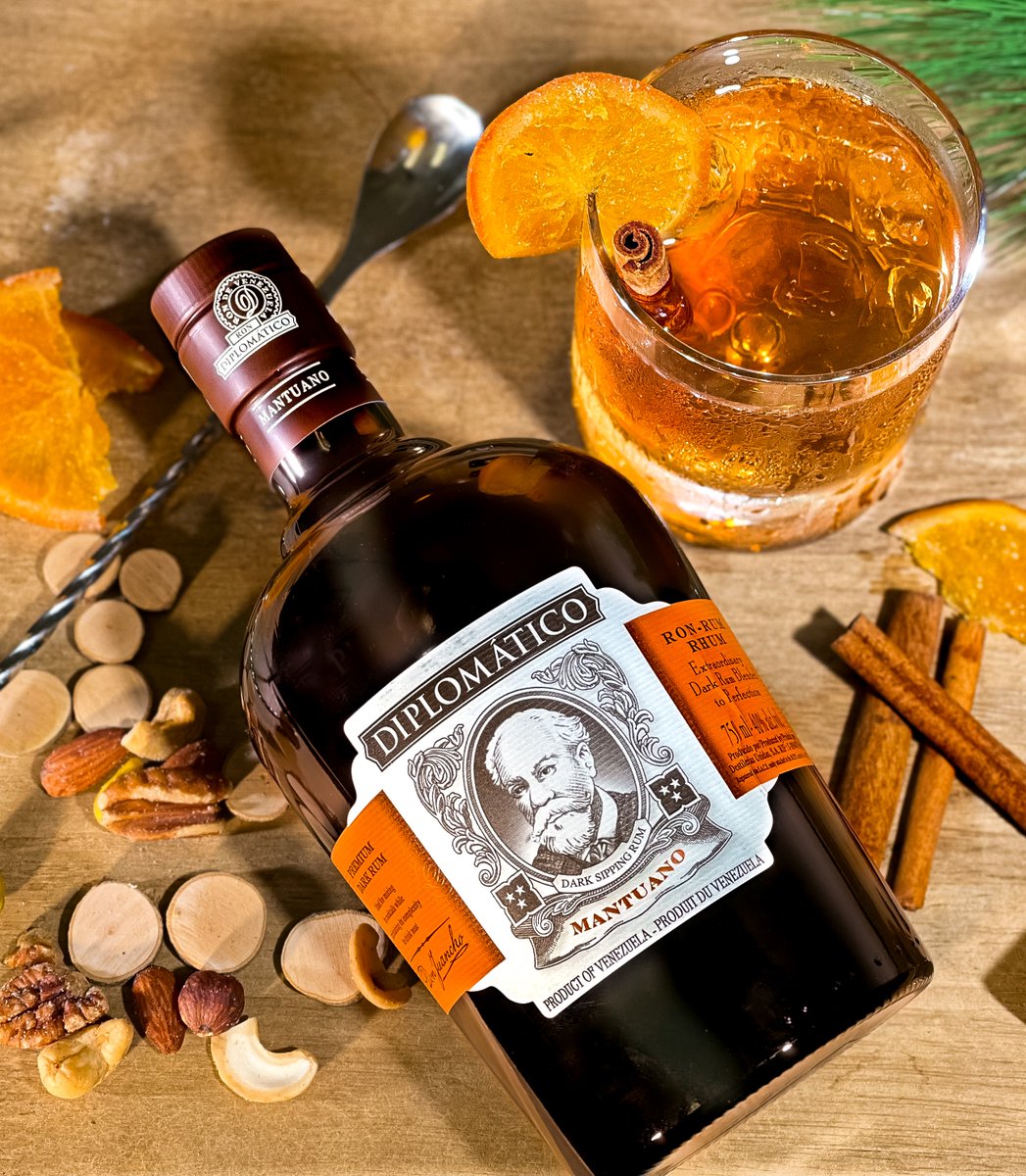 Diplomatico Mantuano Ron Extra Anejo Rum | 700ML at CaskCartel.com 4