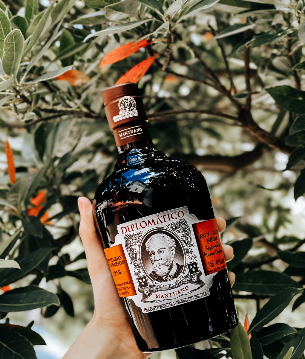 Diplomatico Mantuano Ron Extra Anejo Rum | 700ML at CaskCartel.com 5