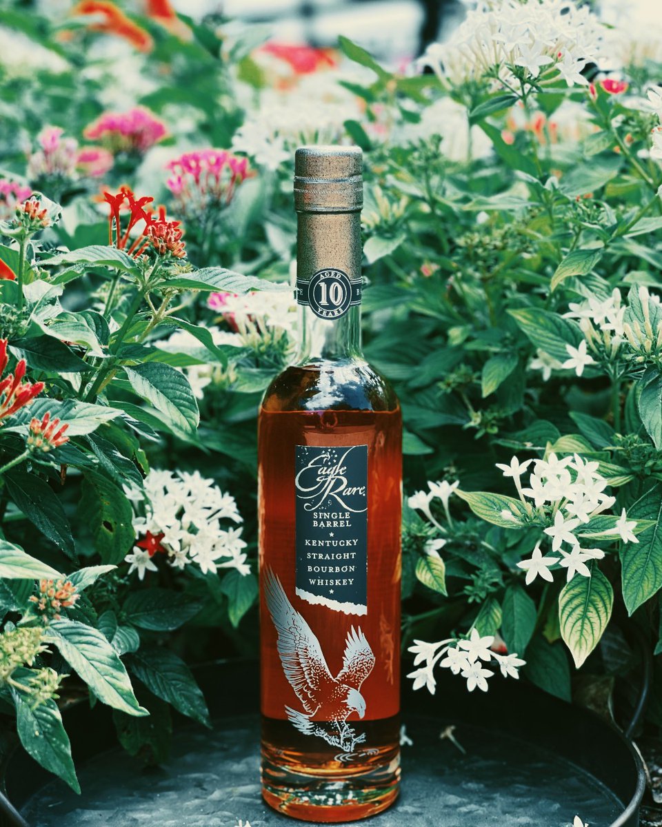 Eagle Rare 10 Year Old Single Barrel Kentucky Straight Bourbon Whiskey | 375ML at CaskCartel.com 3