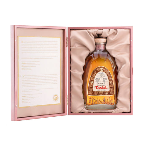 Miodula Prezydencka Savignon Blanc 2016 Liqueur | 500ML at CaskCartel.com